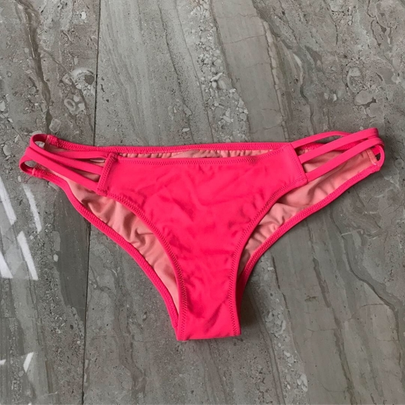 Bikini Pieces - Picture 4 of 5